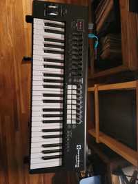 Novation Launchkey 49 MK2 + Mala de transporte