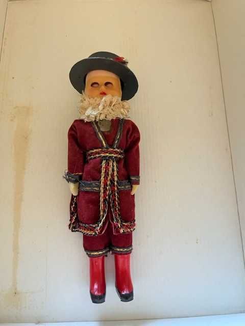 Bonecos com trajes vários paises