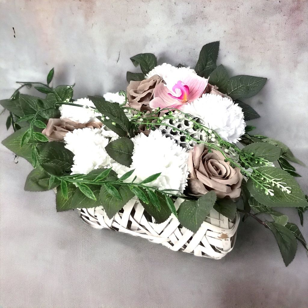 Kompozycja o wart. 190 zł białe serce rocznica stroik wiązanka kwiaty