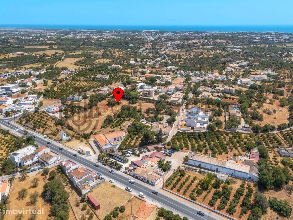Terreno para construçäo de 8 moradias com piscina, cave e estaciona...