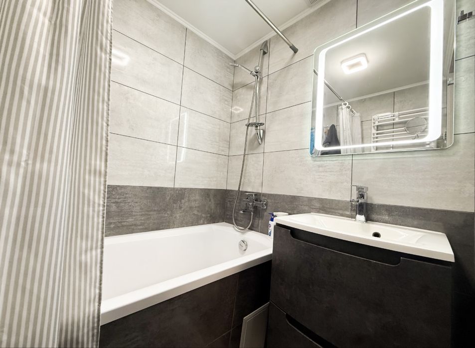 Продаж 2к квартири вул. І.Зріні