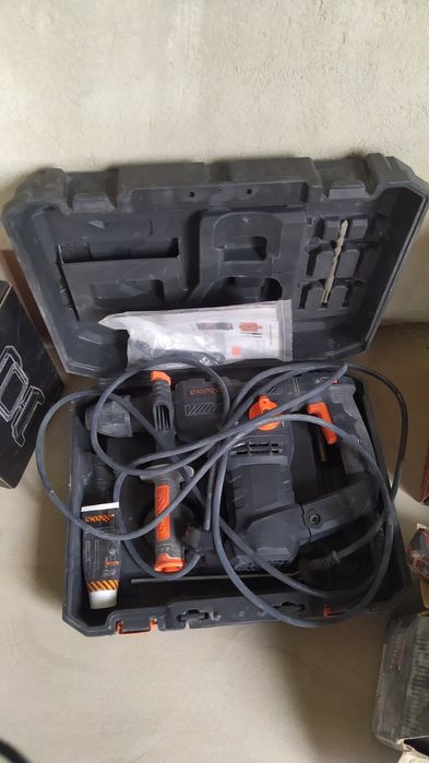 Перфоратор Дніпро М ВН - 20  , як новий лише просвердлив декілька отво