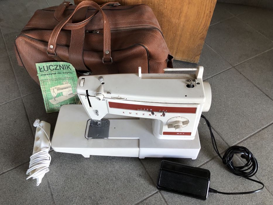 Elektryczna maszyna do szycia PRL Łucznik 827 Archer + torba