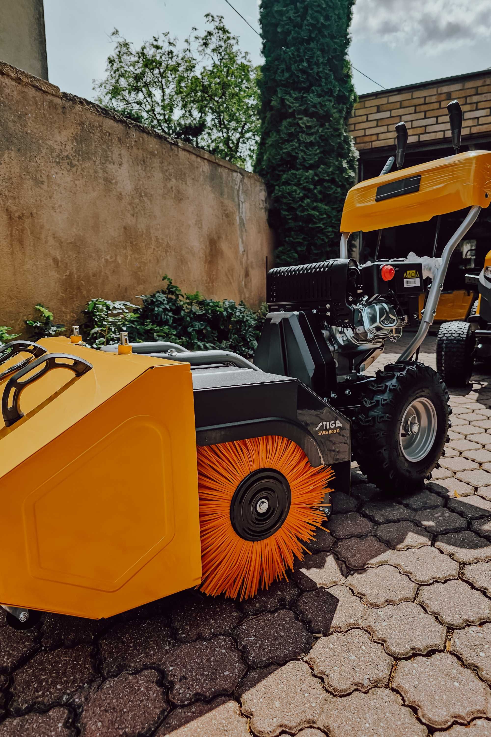 Zamiatarka spalinowa SWS 800 G