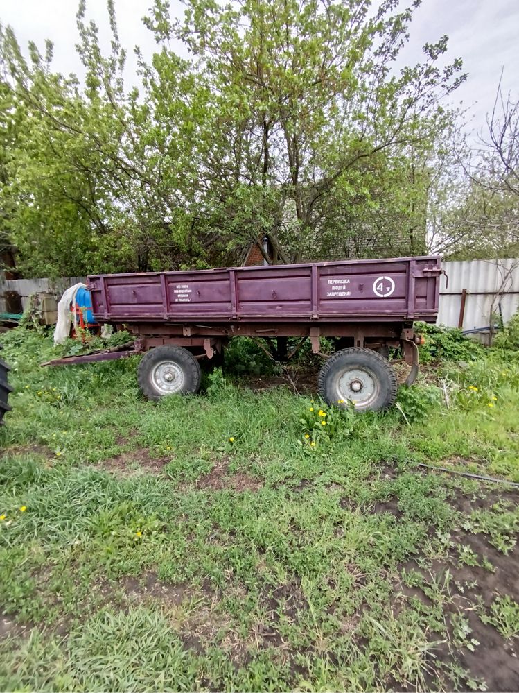 Тракторный прицеп 2ПТС4 на кругу