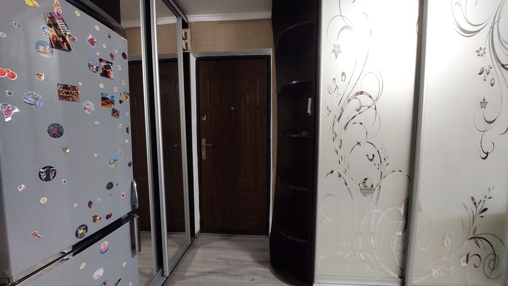 Продається кімната з ремонтом в гуртожитку  по вул. Д. Білоконя.