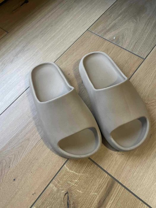 Gumowe klapki inspirowane klapkami Yeezy -rozmiar 38