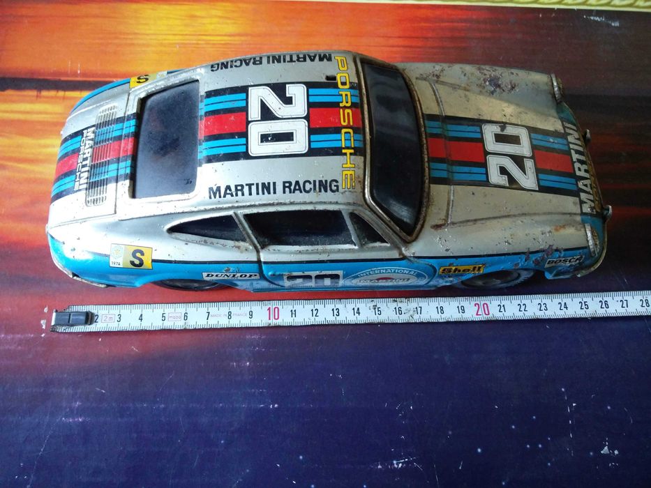 Carro Porsche Martini Racing eletrónico