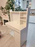 Biurko ikea z nadstawką i tablicą magnetyczną