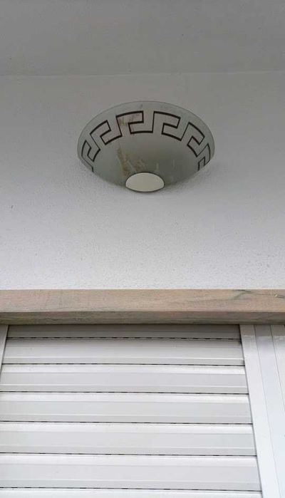 Candeeiro de parede interior em vidro opalino semicircular