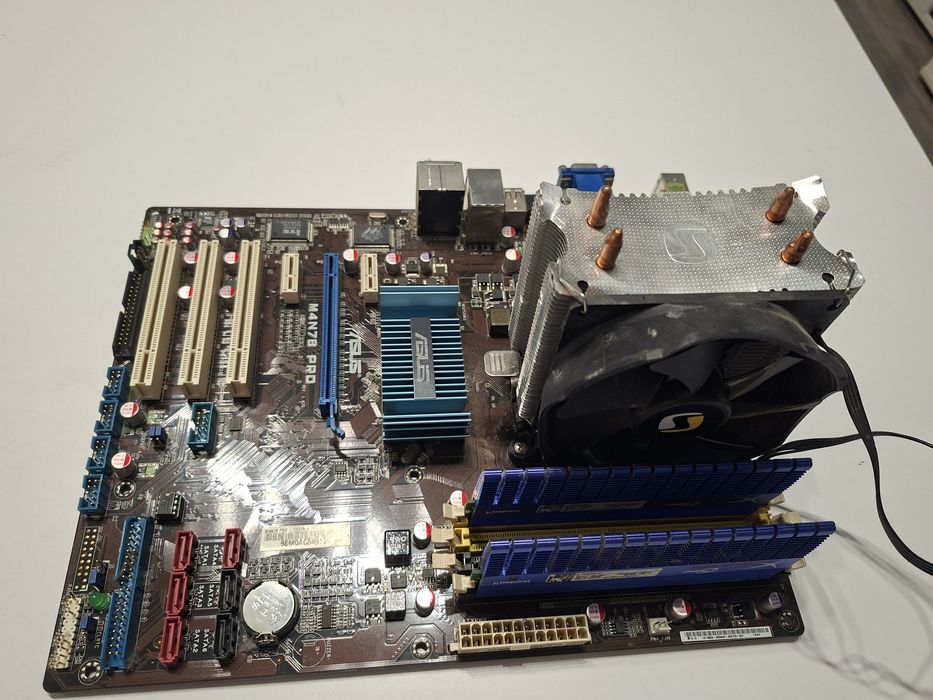 Asus M4N78 PRO + AMD Phenom II X4 955 3.2 ghz + 4GB Ddr2 + Silentiumpc