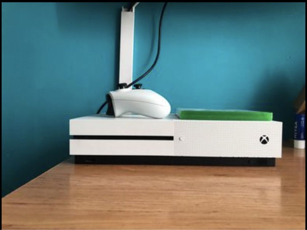 Xbox One S 500 GB + pad + gra + kable