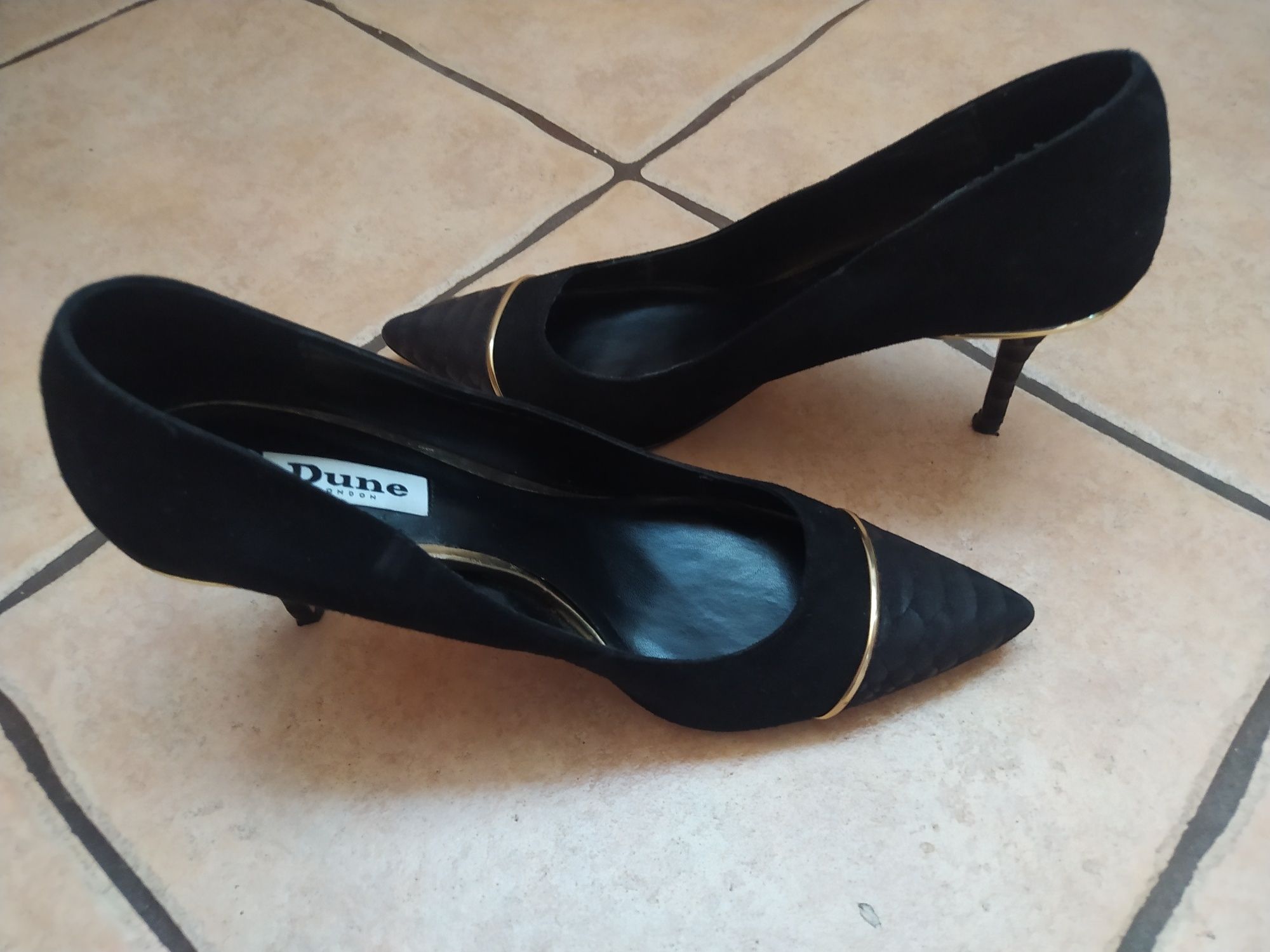 Czarne eleganckie szpilki Dune London.