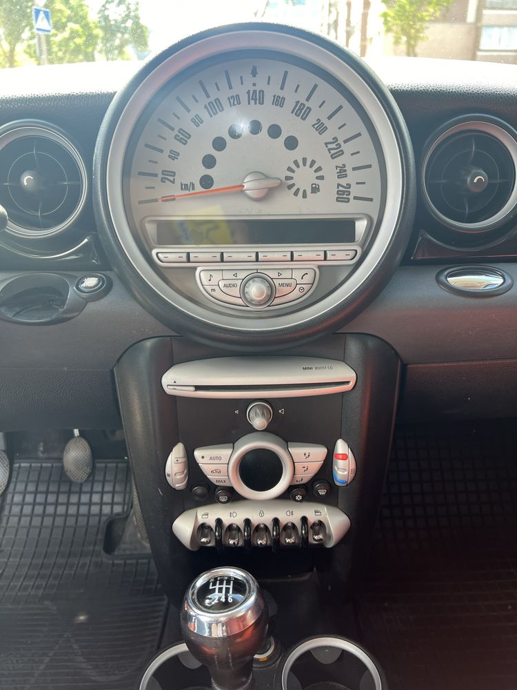 Продам авто Mini Cooper Hatch 2010
