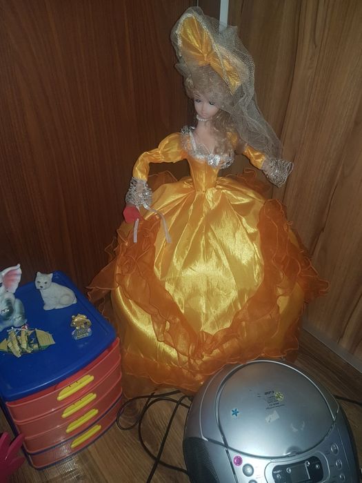 Boombox walizka szufladki na biurko obraz wieszaki stojak na biżuterię