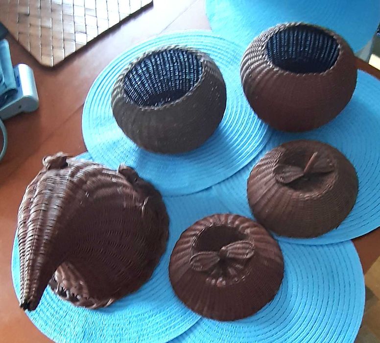 Kosz pojemnik ciemny wiklinowy 2 w kształcie jabłka 1 róg obfitości