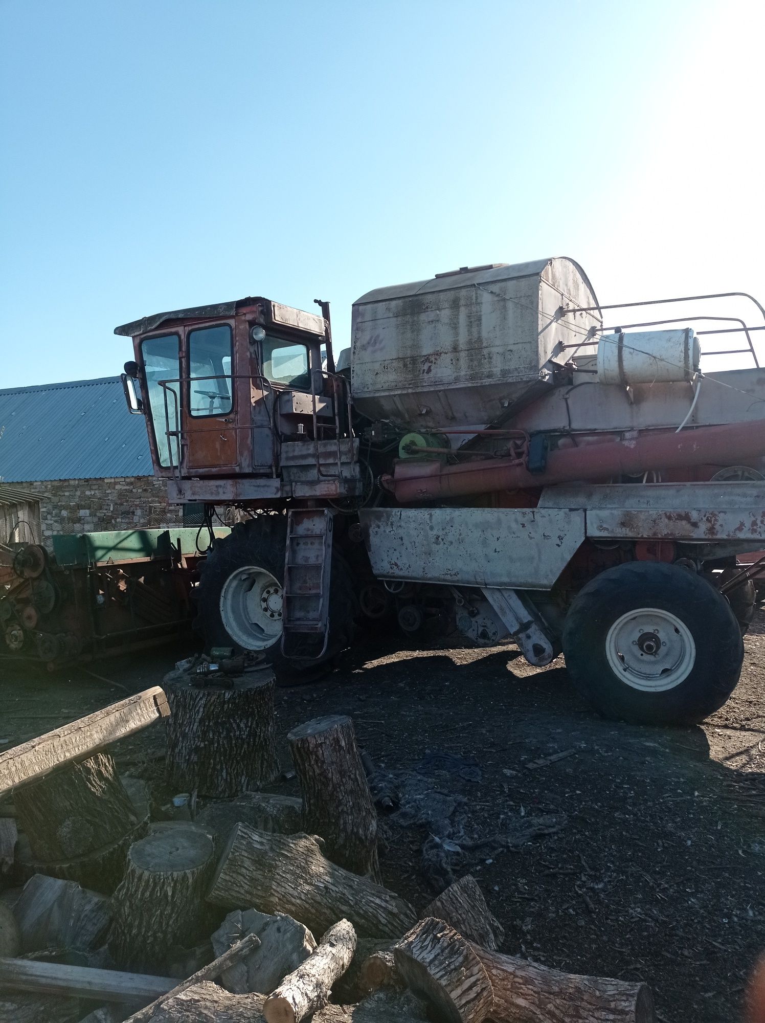 Продам комбайн DON1500A