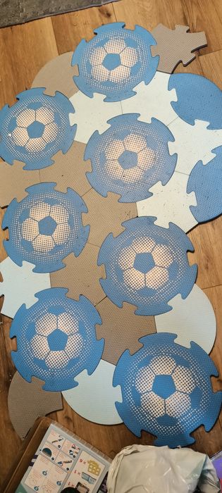 Puzzle piankowe piłka nożna. mata piankowa