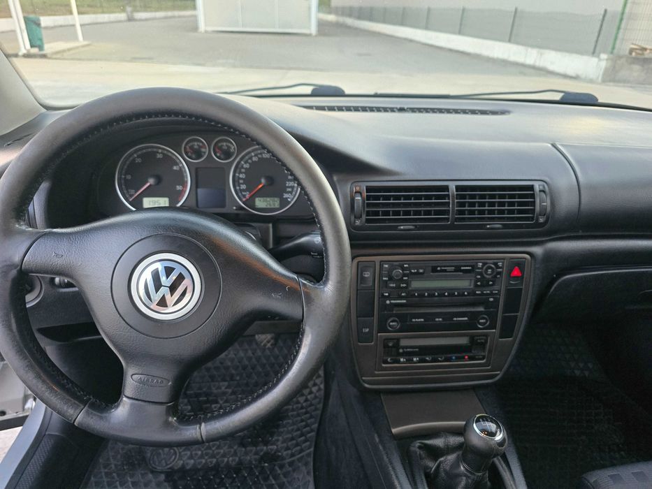 Passat Variant 1.9 TDI PD130cv em ótimo estado com teto de abrir