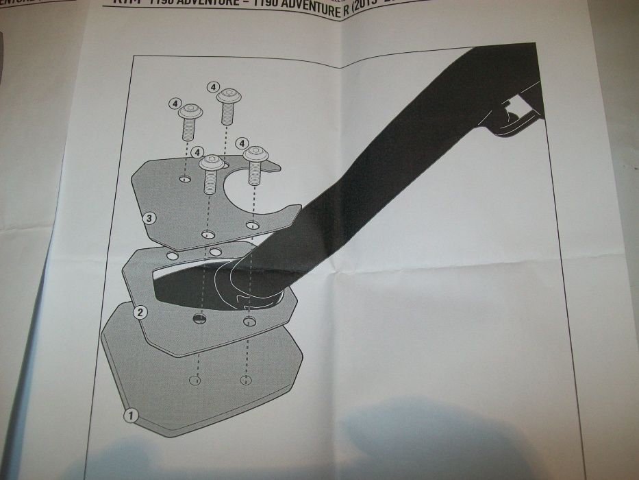 ES7704 KTM 1050/1190/1290K/1290R/1290S (13>18) poszerzenie stopki GIVI