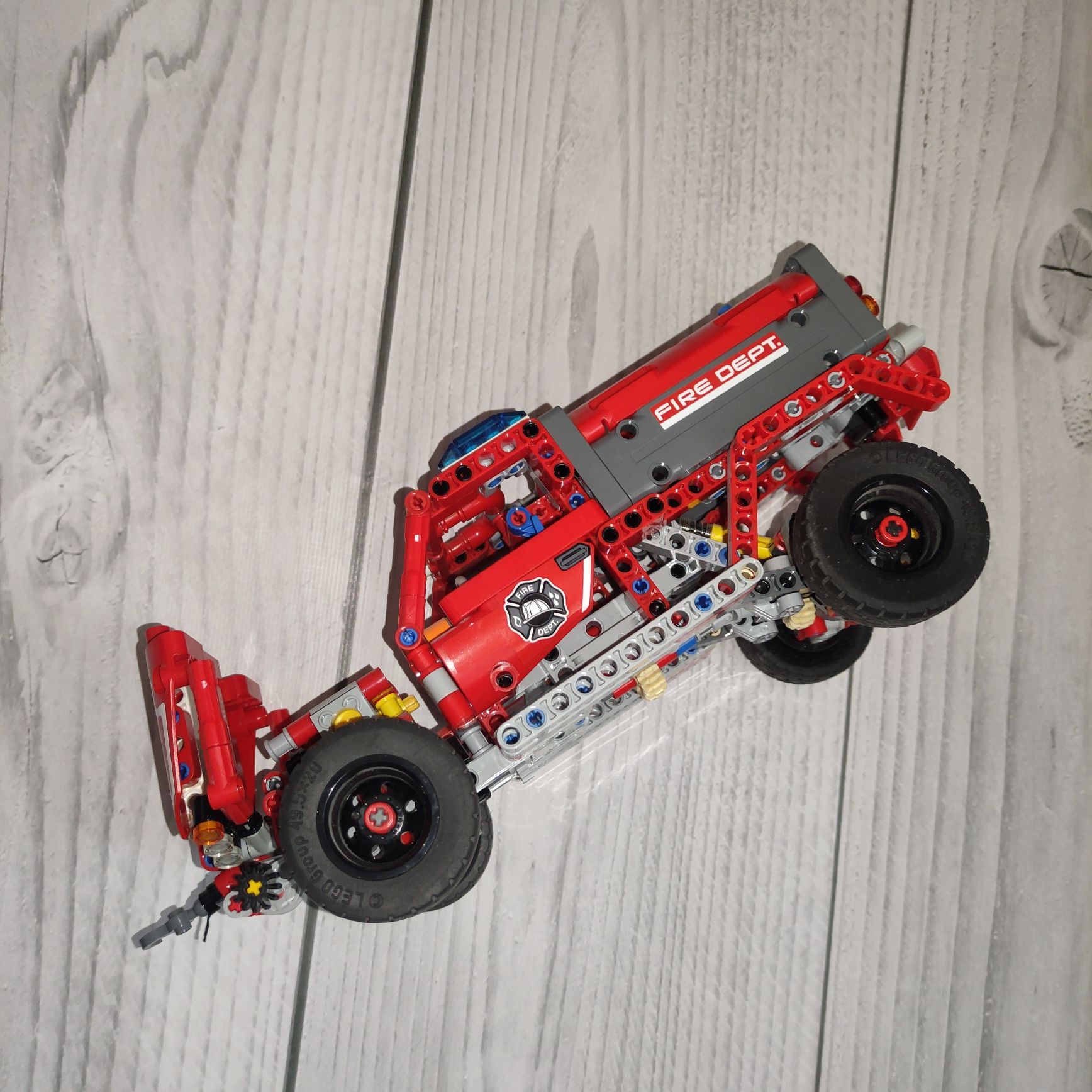 Lego Technic пожарный внедорожник