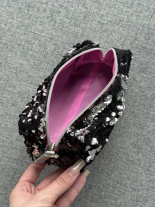 Cekinowa kosmetyczka dwukolorowa czarno-srebrna