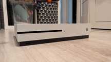 Xbox One S 1TB + 5 gier