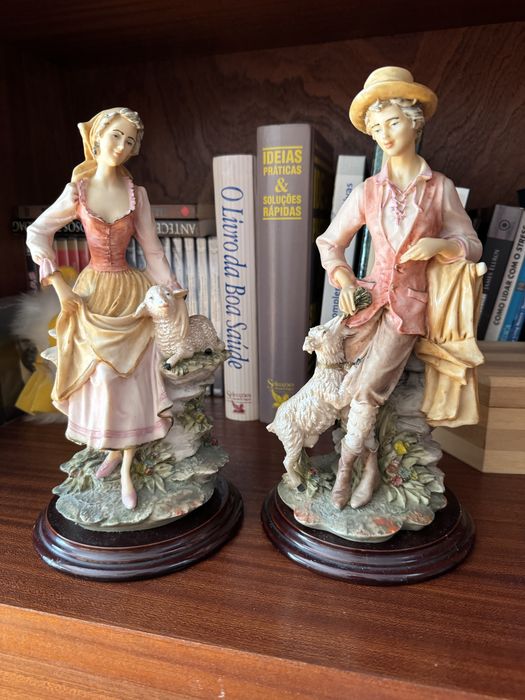 Par estatuas antigas