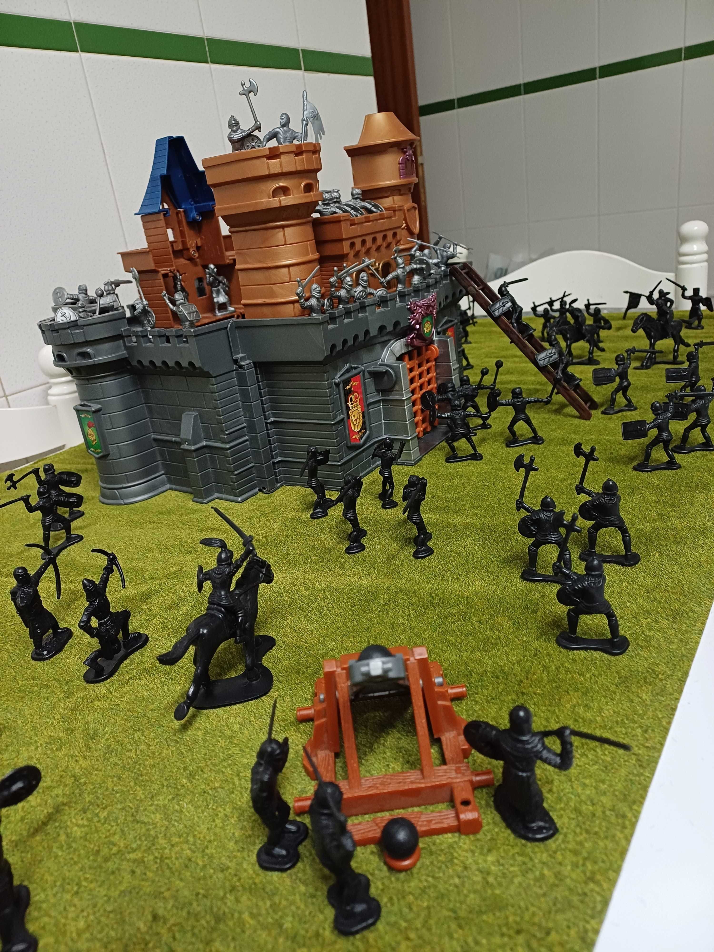 Castelo com exércitos em guerra