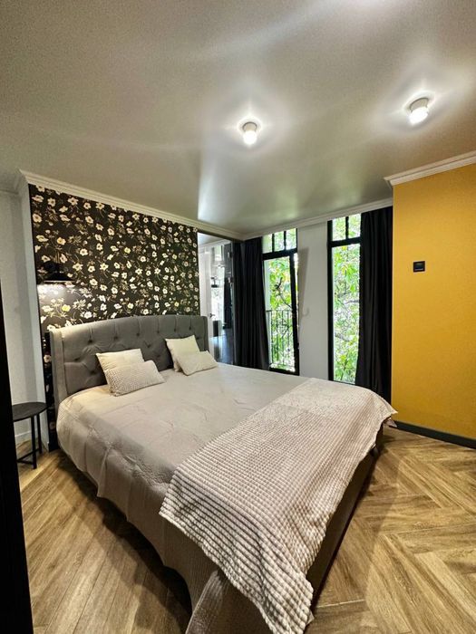 Оренда 2-кімнатної VIP-квартири з терасою на даху (СВІТЛО ЗАВЖДИ)