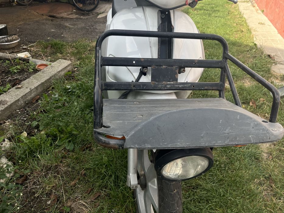 Скутер PIAGGIO білий