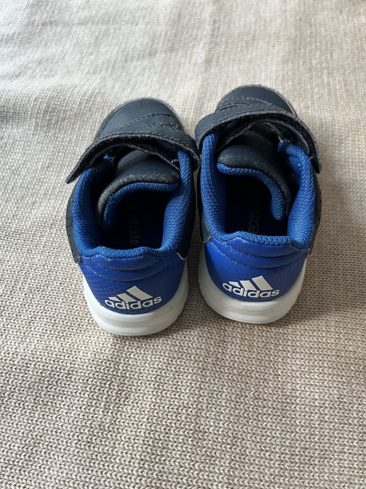 Buty sportowe Adidas 23