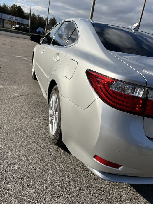 Лексус es300h-гибрит .Не крашен -Любое СТО