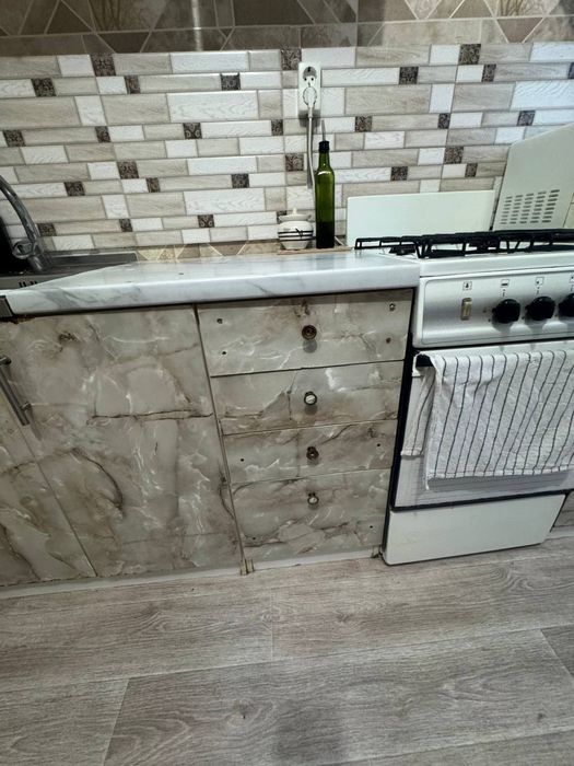 Продам срочно кухню в хорошем состоянии 210см. Только самовывоз. Торг