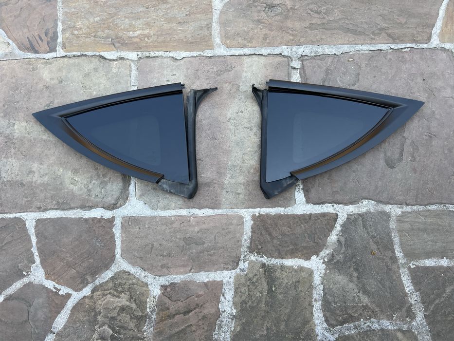 Tesla Model Y молдинг зовнішній задній лівий