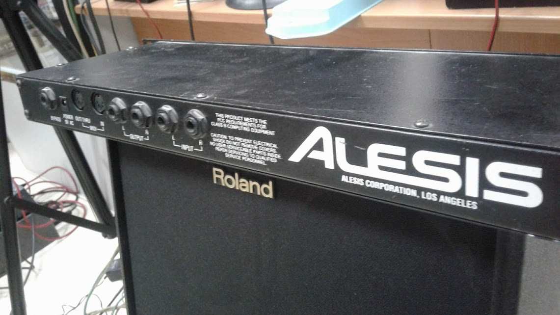 Продам процесор ALESIS MIDIVERB III. Блок живлення.