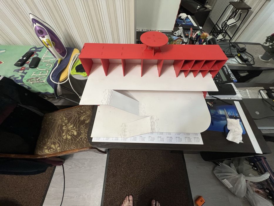 Деревяний іграшковий гараж для колекційних модельок