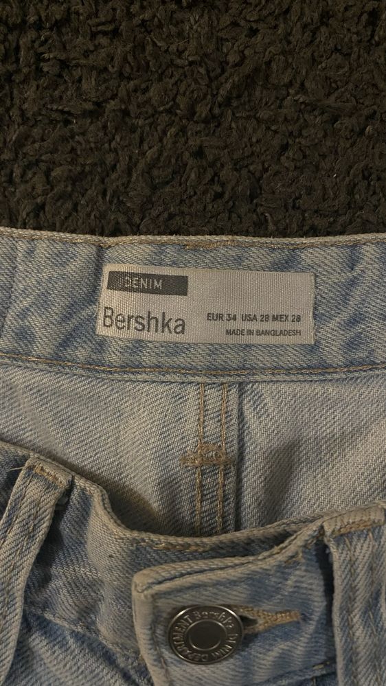 Calções da Bershka, 34.