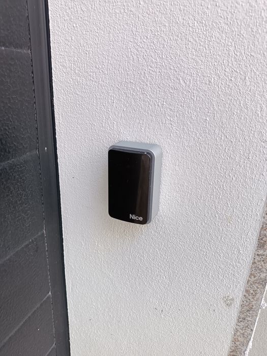 Portão garagem seccionado com motor