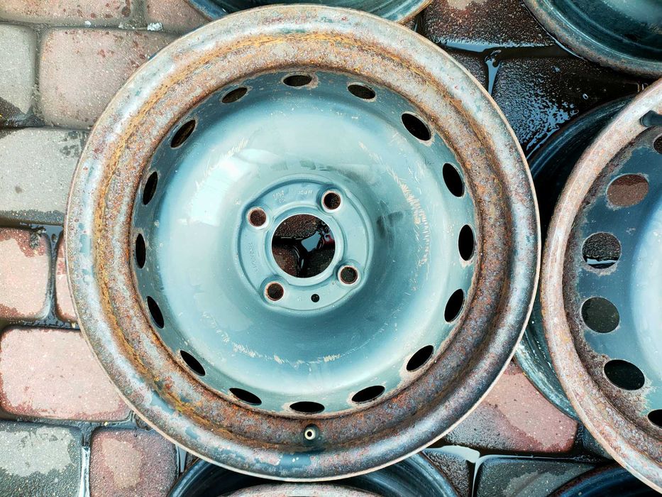 Felgi stalowe Renault 5,5J15 ET43 4x100 fi60,1 nr328