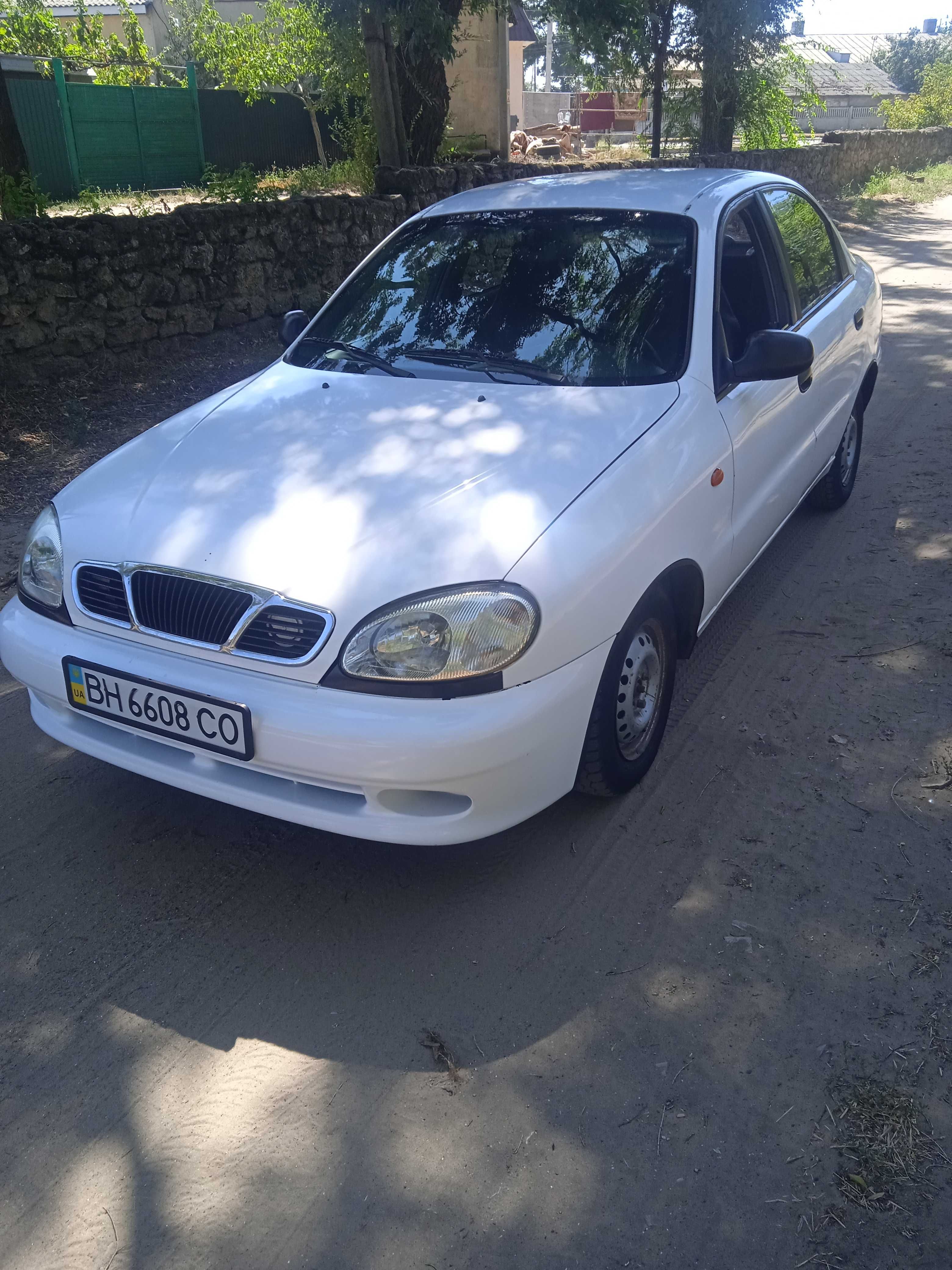 Автомобіль Daewoo Lanos