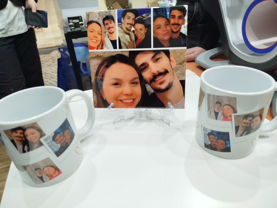 Personalizamos azulejos e canecas