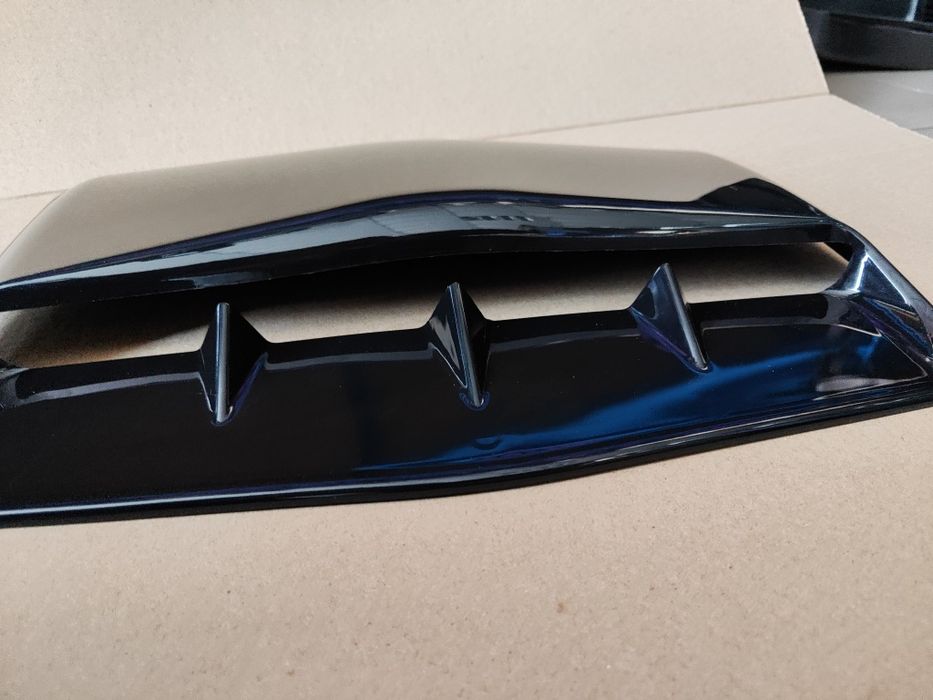 Воздухозаборник на капот