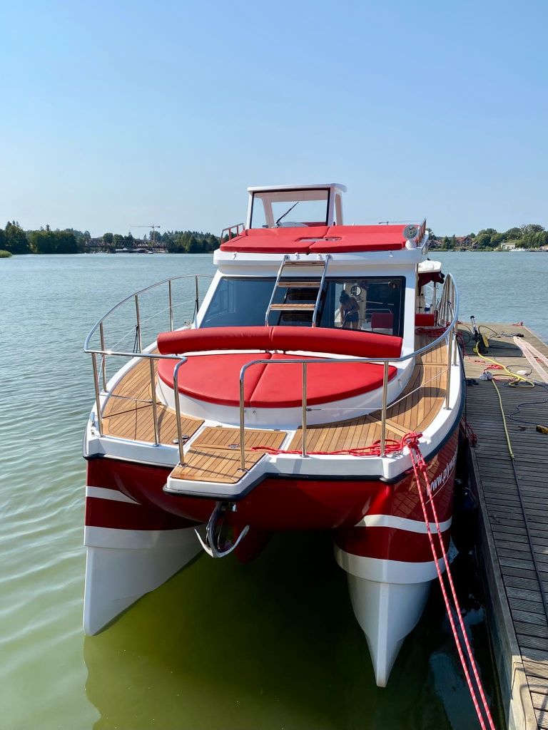 Nocleg Mazury katamaran Jacht Houseboat na Mazurach Navigathor 30