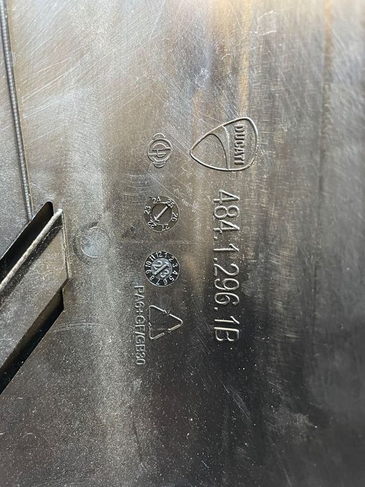 ducati diavel v4 wlot powietrza kanał airbox lewy osłona