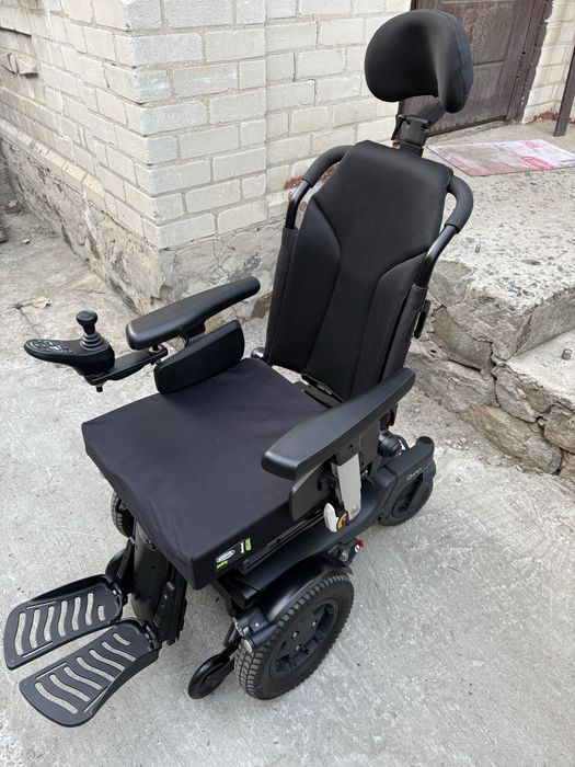 Quickie Q400F Переднеприводная электроуправляемая инвалидная коляска