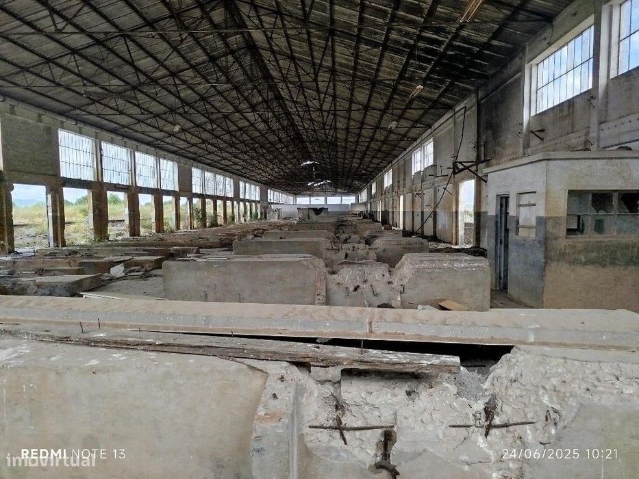 Armazém para arrendar em Pero Pinheiro