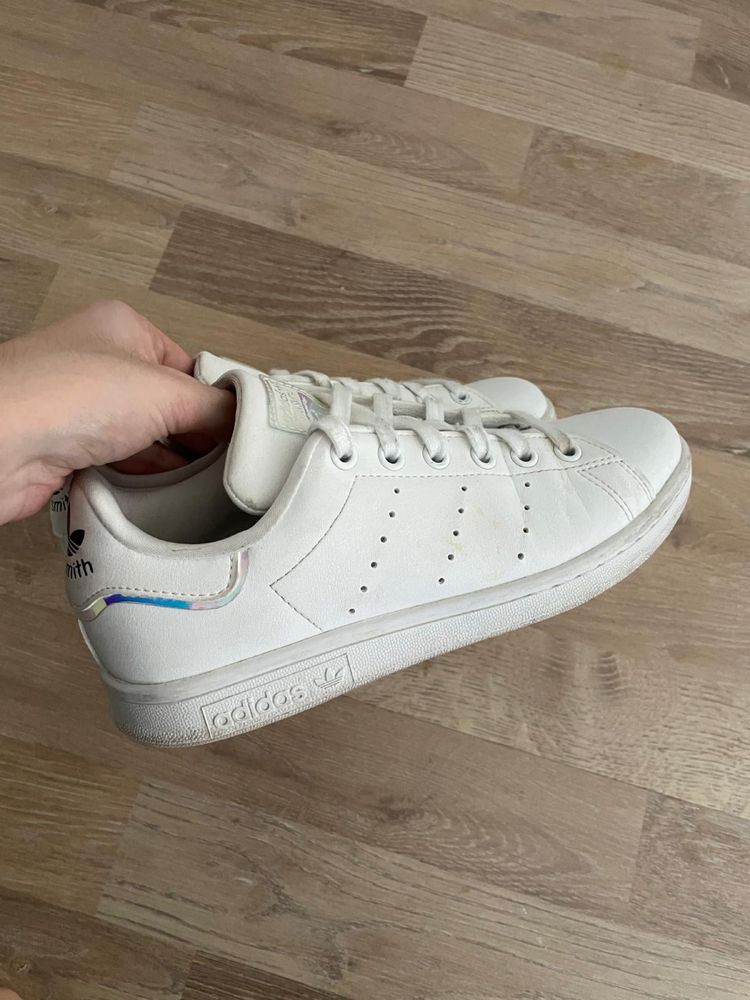 Stan Smith brancos como novos