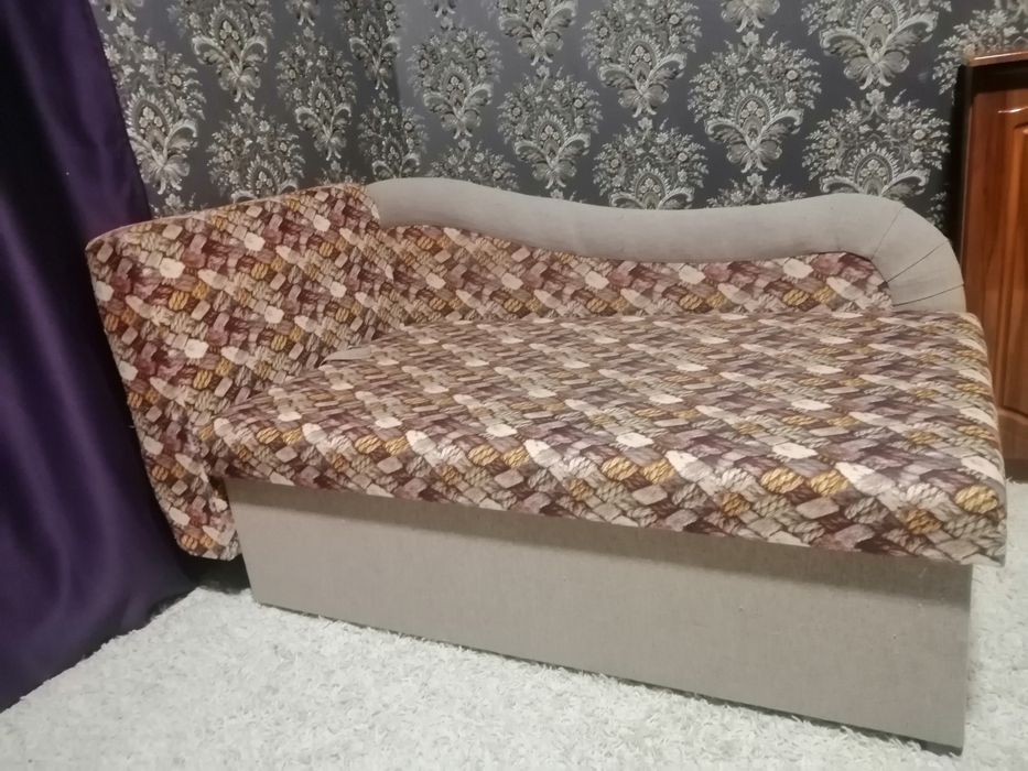 Дитячий диван в гарному стані.