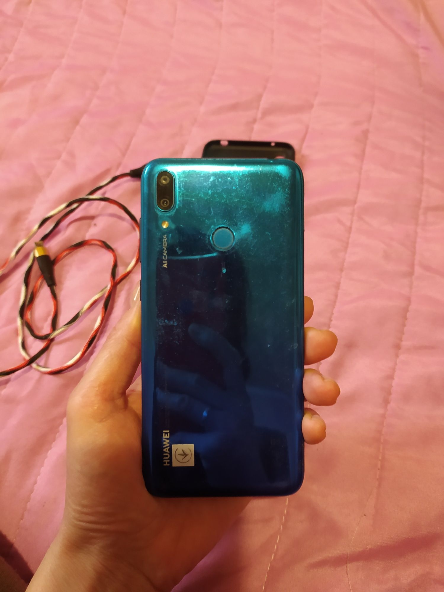 Телефон HUAWEI Y7 2019